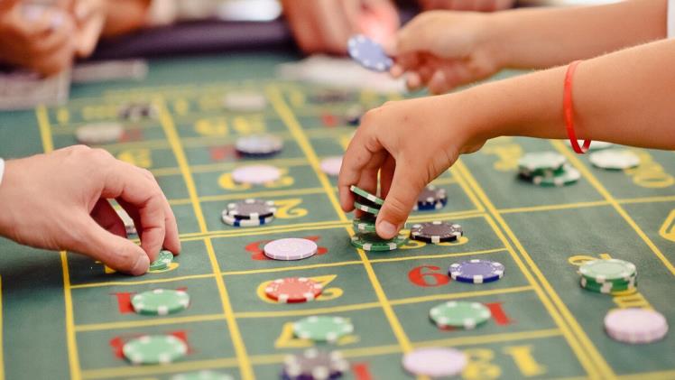 The Hidden Impact of Table Layouts on Decision-Making Speed